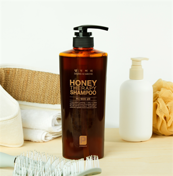 Шампунь для волос `DAENG GI MEO RI` HONEY C пчелиным маточным молочком 10599