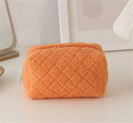Косметичка  маленькая , мягкая, пушистая, оранжевая 10746